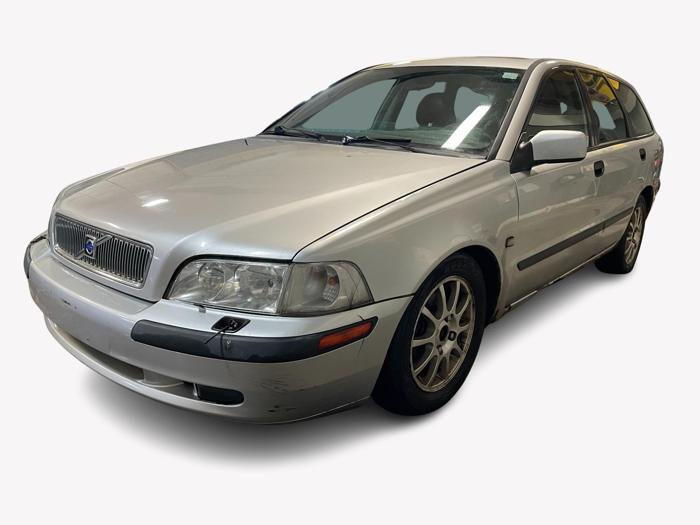 2001 volvo v40 with 184716 miles for sale near elk-river, minnesota a670ebe3bc514cdca97daf19546cb3bc.jpg