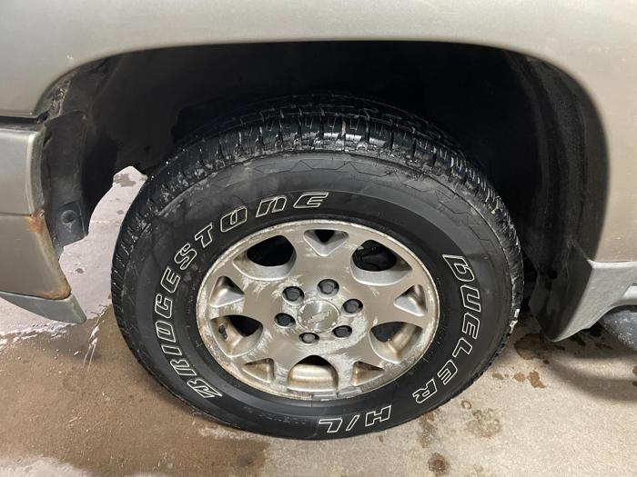 2003 chevrolet tahoe base with 181977 miles for sale near elk-river, minnesota a6854ad5fa00499186d184dbc48a10fb.jpg