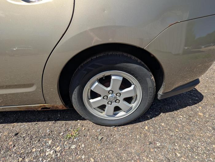 2006 toyota prius 4-door-liftback with 256025 miles for sale near elk-river, minnesota a6b06af77e3e4e6181afd8b55c1d0f8a.jpg