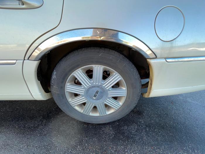 2003 lincoln town-car cartier with 147179 miles for sale near elk-river, minnesota a76b7650fb1d4762bec540bbaf33f84b.jpeg