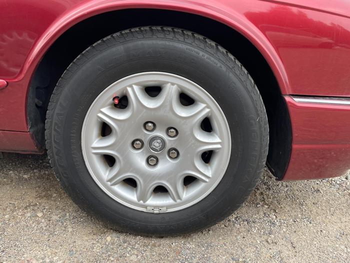 1998 jaguar xj-sedan xj8 with 122279 miles for sale near elk-river, minnesota a8358533480d4800a4e187443e27e3a7.jpg