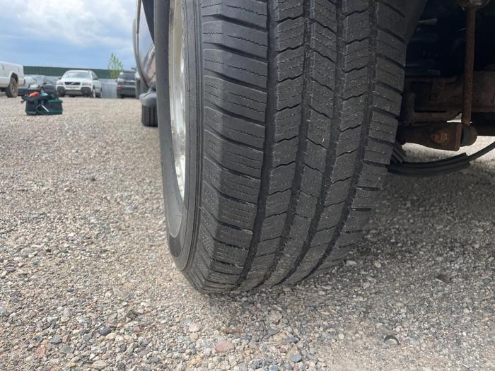 2001 chevrolet suburban 1500 with 236426 miles for sale near elk-river, minnesota a84a187ec5f947eb883866f1b6271dc9.jpg