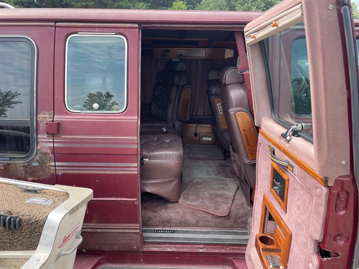 1991 gmc vandura g2500 with 151379 miles for sale near elk-river, minnesota a8831e8e3ba24cd1a24cba75c9b02122.jpeg