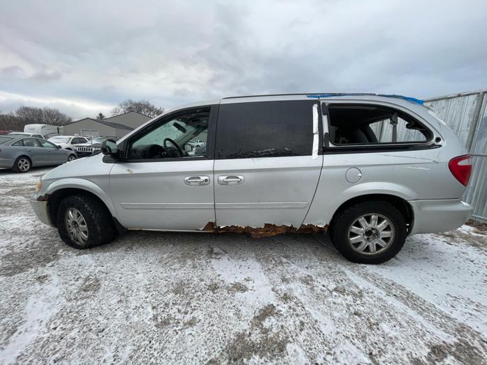 2007 chrysler town-and-country base-lx with 190974 miles for sale near elk-river, minnesota a997541b72654a95bab6c6d79d124e08.jpg