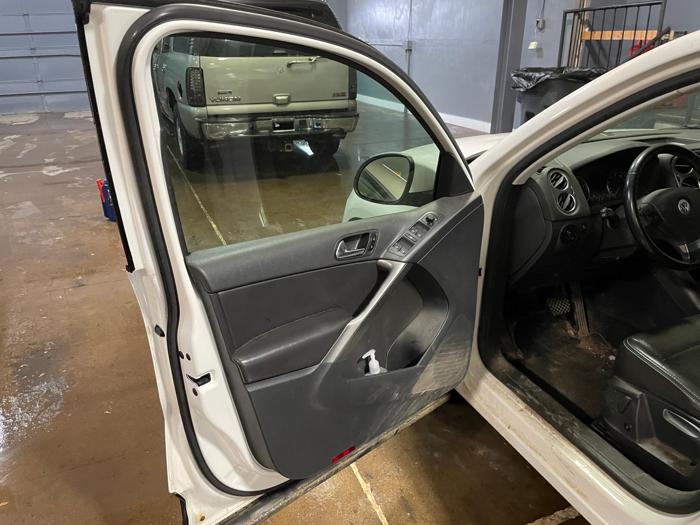 2009 volkswagen tiguan with 204155 miles for sale near elk-river, minnesota aa242437dd204ea698db2b61ccd32eea.jpg