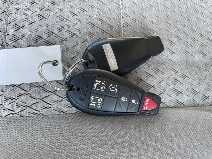 2008 chrysler town-&-country touring with 153950 miles for sale near lake-elmo, minnesota aa9ebbea603242d18f647d1e157cd76c.jpeg