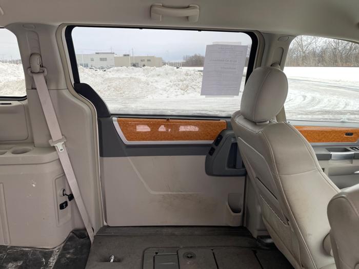 2008 chrysler town-&-country limited with 88271 miles for sale near rochester, minnesota aaec6c933e3f4070a5bfabcb313307b2.jpeg