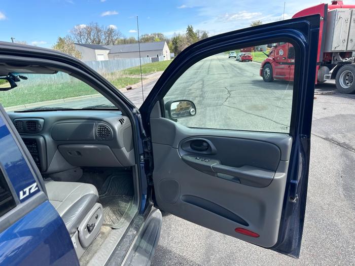 2002 chevrolet trailblazer ls-4wd with 203457 miles for sale near elk-river, minnesota abf21e0188124a529fe692c41acca54d.jpeg