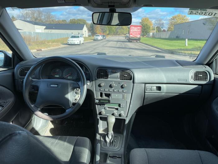 2001 volvo s40 sedan with 144822 miles for sale near elk-river, minnesota acf52f47476148248a9d7880d7bb2f8e.jpeg