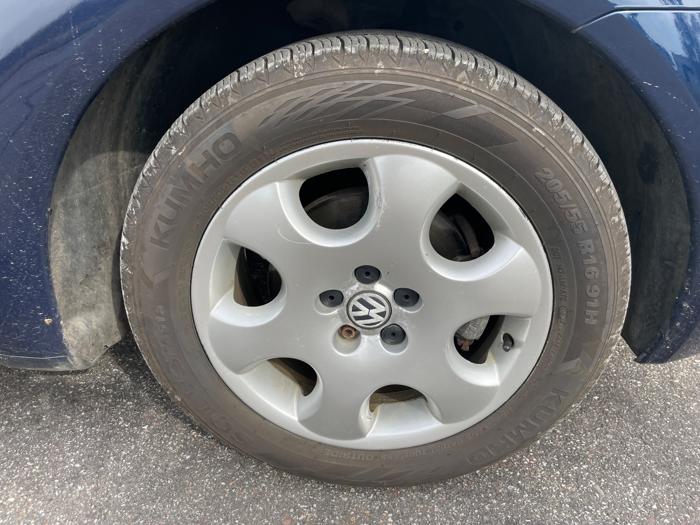 2003 volkswagen new-beetle gls-2.0l-convertible with 105377 miles for sale near elk-river, minnesota acf5e1ce1e154186bddbe0c2d223f79d.jpeg