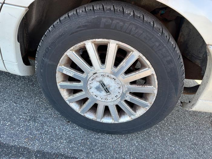 2004 lincoln town-car ultimate-l with 179159 miles for sale near elk-river, minnesota ad4c78b00fd34f84b31e4632ae41771b.jpeg