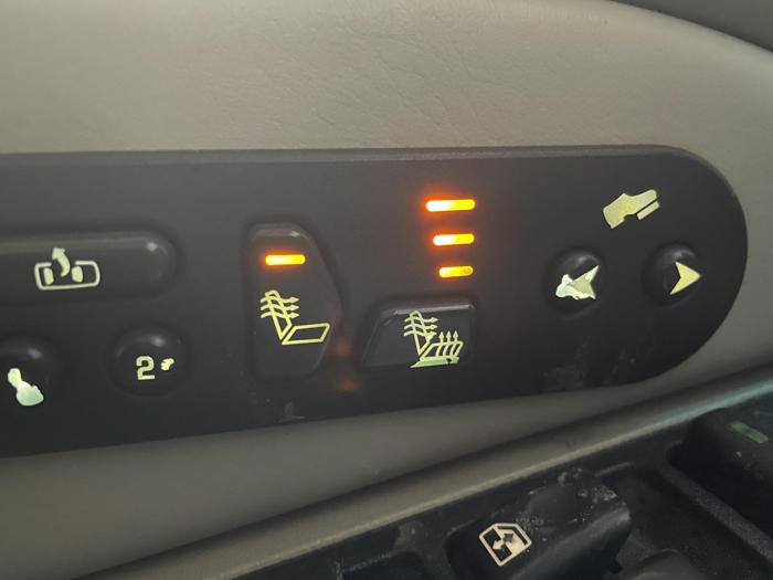 2003 chevrolet tahoe base with 181977 miles for sale near elk-river, minnesota adfb2952f8364c08b410b25b628540ed.jpg