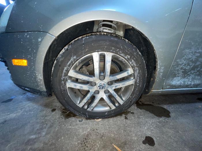 2005 volkswagen jetta 2.5l with 135969 miles for sale near elk-river, minnesota ae66a90ee2b343c6b9ff2755bb856b04.jpeg