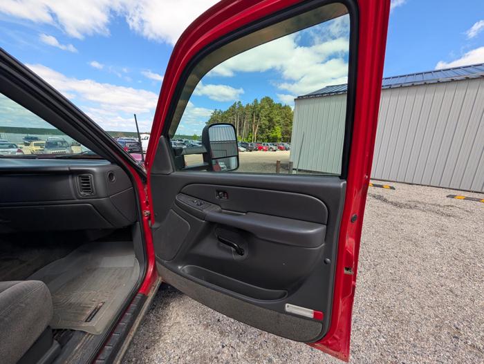 2005 chevrolet silverado-2500hd work-truck-crew-cab-short-bed-4wd with 743212 miles for sale near elk-river, minnesota ae67b5e61fbb45f6a7a3d61f89eb49b6.jpg