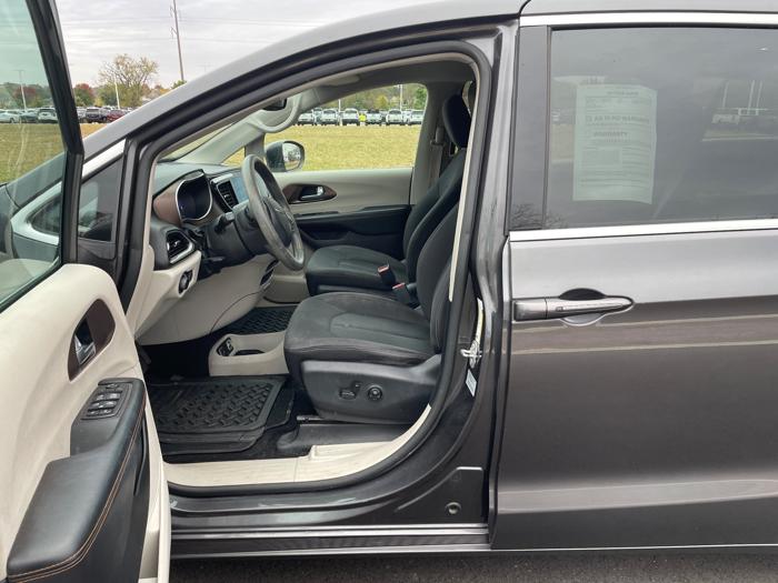 2017 chrysler pacifica touring with 257812 miles for sale near rochester, minnesota aeb8ab15cc4d4ed0a24a9e229d44206c.jpeg