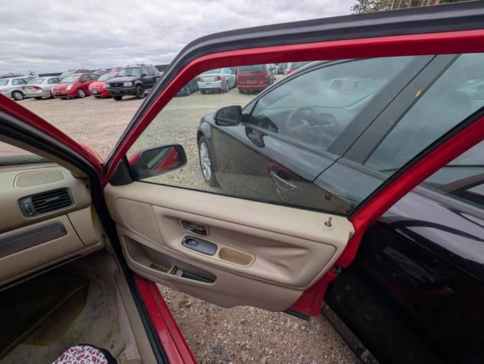 1999 volvo s70 t5 for sale near elk-river, minnesota aef392435b4f40e4a5d7324c4f0313e8.jpg