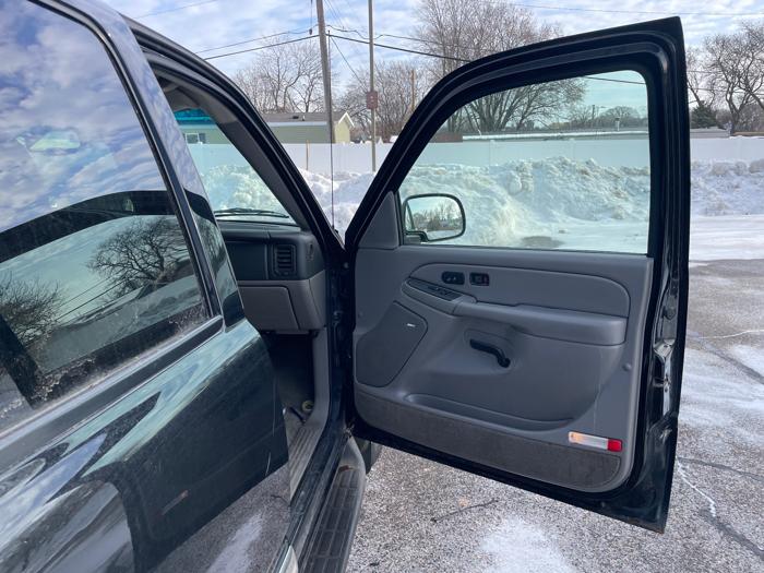 2004 gmc yukon-xl 1500-4wd with 247582 miles for sale near fridley, minnesota af10d907e5cd402ab2f1e7081a2b487d.jpeg