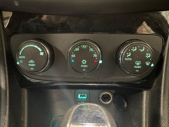 2013 chrysler 200 limited with 167553 miles for sale near elk-river, minnesota af68fbcb3ce14875b4f6cbbbb38281fe.jpg