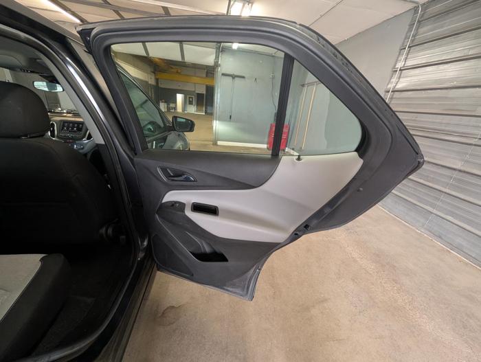 2022 chevrolet equinox ls-2wd with 170627 miles for sale near elk-river, minnesota b0a4829d26254613869b266f503a3622.jpg