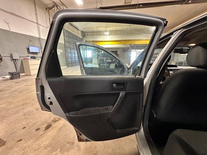 2009 ford focus se-sedan with 189163 miles for sale near elk-river, minnesota b0b14804ccf04b5cb8ab118d27c26870.jpeg