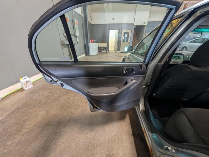 2004 honda civic-hybrid sedan-with-cvt with 142924 miles for sale near elk-river, minnesota b0c778e0be314a8ba8843db37e111246.jpg