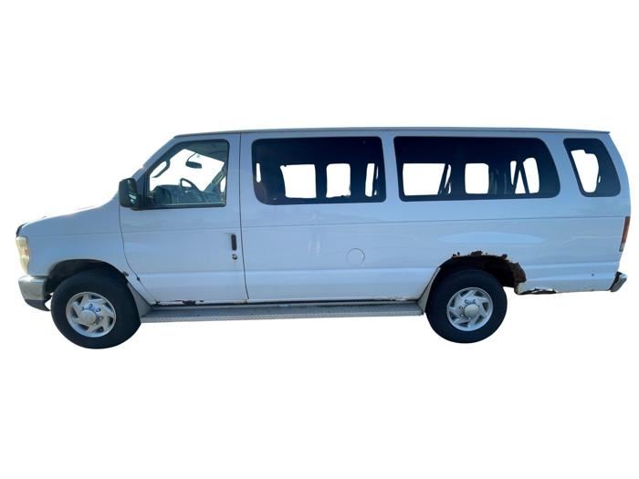 2012 ford econoline e-350-xlt-super-duty-extended with 220427 miles for sale near elk-river, minnesota b0f596ec17af42228807fb78604ba22e.jpg