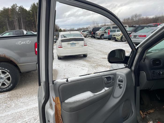 2007 chrysler town-and-country base-lx with 190974 miles for sale near elk-river, minnesota b112e58376bc41f2b9d7c4e3514f5a1e.jpg