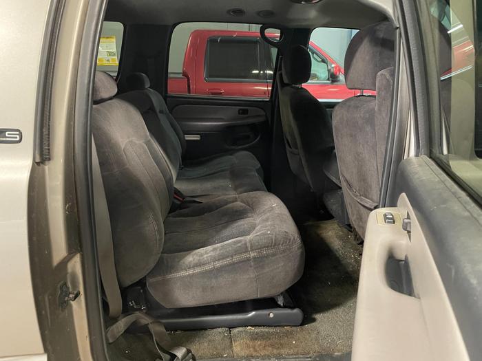 2002 chevrolet suburban 1500-4wd with 264133 miles for sale near elk-river, minnesota b14f26963ab144d5becdf2ad1d7a1347.jpg