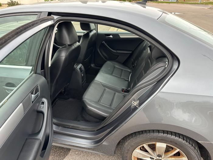 2015 volkswagen jetta se-6a with 149303 miles for sale near burnsville, minnesota b181b41f74414cc08926ae5e860b9180.jpeg