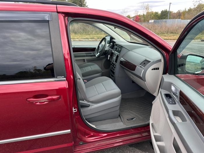 2010 chrysler town-&-country touring with 116441 miles for sale near elk-river, minnesota b1d7829bff584592a4b45ff3dd3dcbb2.jpg