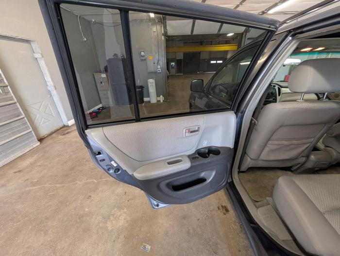 2007 toyota highlander limited-v6-4wd with 179422 miles for sale near elk-river, minnesota b1ee226f3384404cbb73d00c0daaa69d.jpg