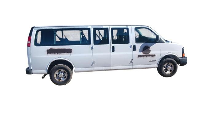2005 chevrolet express 3500-extended with 81212 miles for sale near elk-river, minnesota b2f701e02b2c4940bdbdf92eec9bb28e.jpg