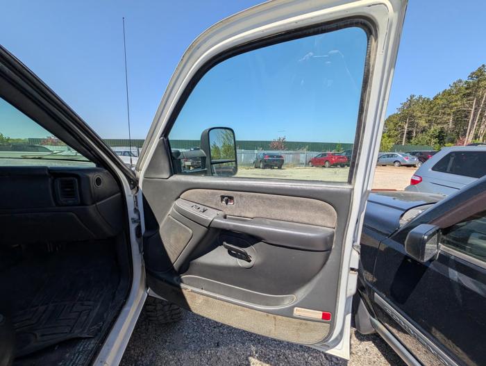 2003 chevrolet silverado-2500hd ext.-cab-short-bed-4wd with 265768 miles for sale near elk-river, minnesota b2f7316eb152422aa5593c8ead9ae22d.jpg