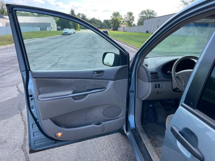 2006 toyota sienna le-7-passenger with 167195 miles for sale near elk-river, minnesota b31c44853e564b679d7a31765484773a.jpeg