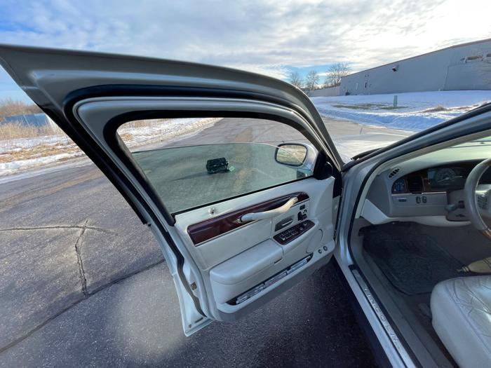 2003 lincoln town-car cartier with 147179 miles for sale near elk-river, minnesota b3844c78d3394ddaae12ca96100f83b6.jpeg