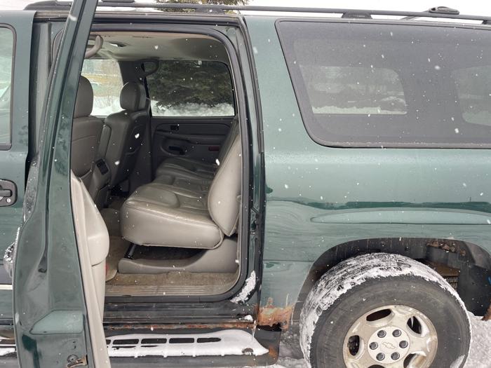 2004 chevrolet suburban 1500-4wd with 177654 miles for sale near fridley, minnesota b3afa2c7c1e14e989e043128dea2627b.jpeg