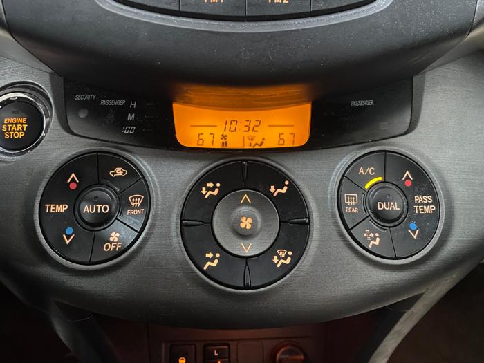 2010 toyota rav4 limited with 177556 miles for sale near elk-river, minnesota b4ffad2f646c4d7492410b067deb5570.JPG