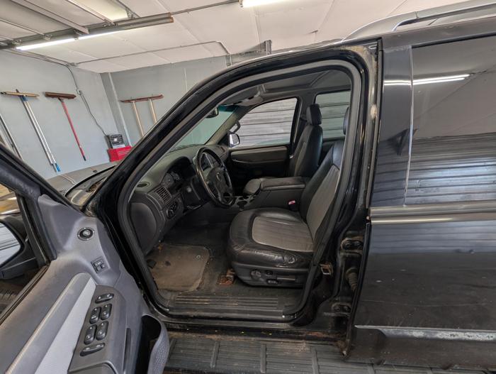 2004 mercury mountaineer convenience-4.0l-awd with 72086 miles for sale near elk-river, minnesota b514e6e7967c4b129054cc46f583064a.jpg