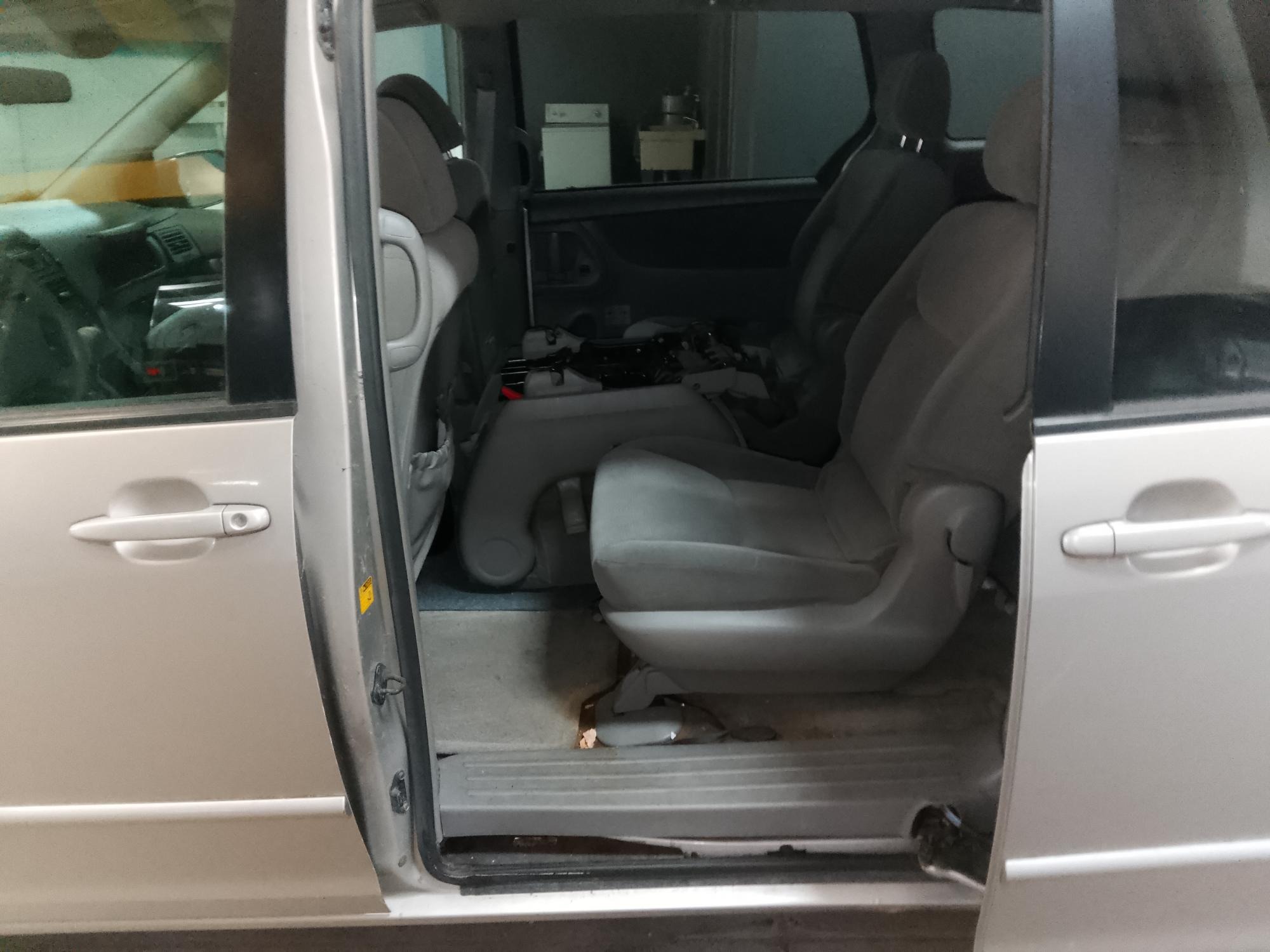 2005 toyota sienna with 153699 miles for sale near elk-river, minnesota b55e7b6a758c4548b52abc49b8054b9b.jpg
