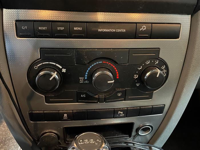 2007 jeep commander sport-4wd with 142319 miles for sale near elk-river, minnesota b5a3f36215ec4431a2cd7d3e471b48c4.jpeg