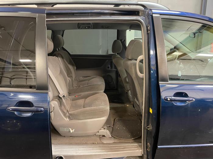 2004 Toyota Sienna
