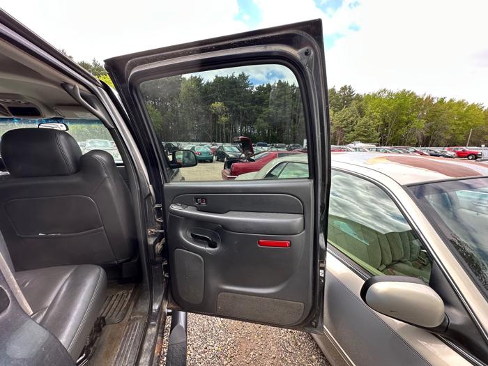 2004 chevrolet silverado-2500hd work-truck-crew-cab-short-bed-4wd with 219246 miles for sale near elk-river, minnesota b65cf0cf90364b0cb8c114053b65f8a1.jpeg