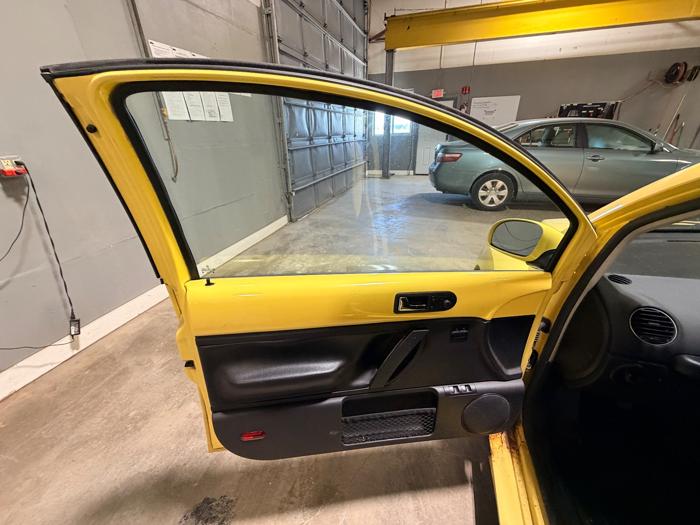 2007 volkswagen new-beetle 2.5l with 122594 miles for sale near elk-river, minnesota b6ace5b771b947c6bc2687ea0b706c36.jpeg