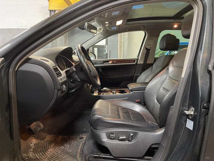 2012 volkswagen touareg lux with 249274 miles for sale near elk-river, minnesota b6e1f09f55954d32a577cf7cf6767105.jpg