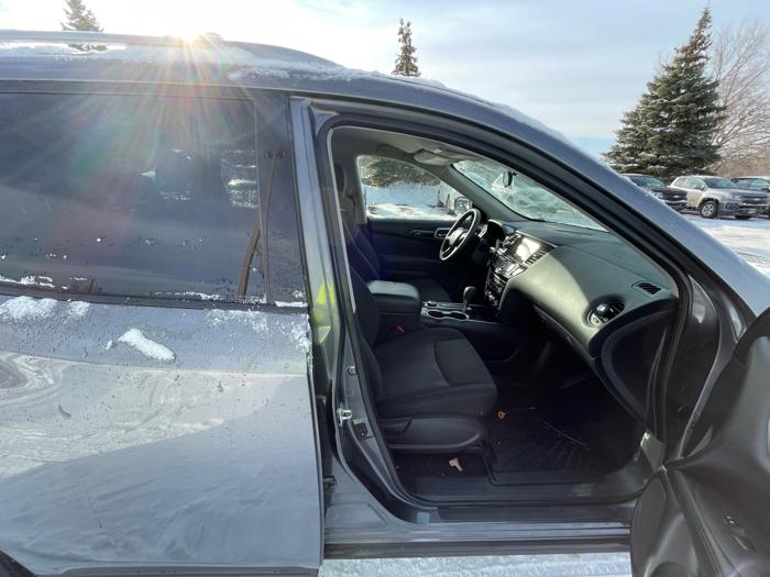 2020 nissan pathfinder s-4wd with 155852 miles for sale near fridley, minnesota b6ef9d09caed46018d35826d5becd2b8.jpeg