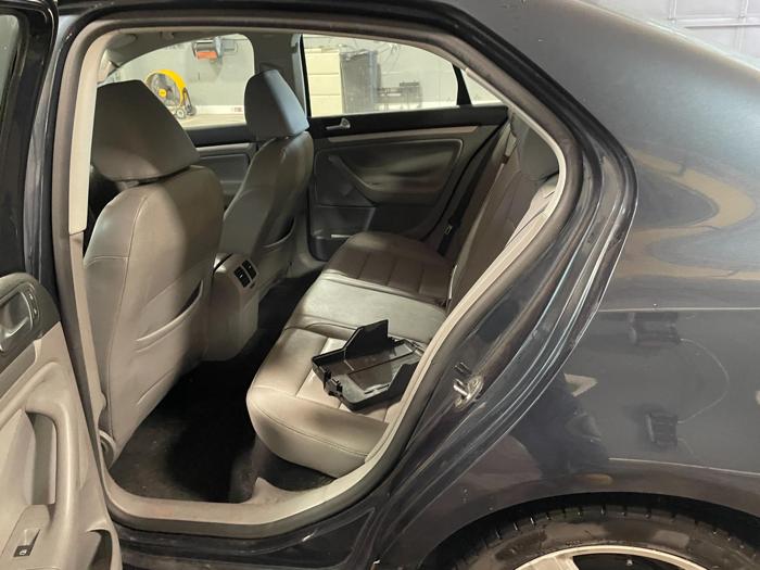 2009 volkswagen jetta se with 198966 miles for sale near elk-river, minnesota b6f7792884b545fe998aa59821b96ab6.jpg