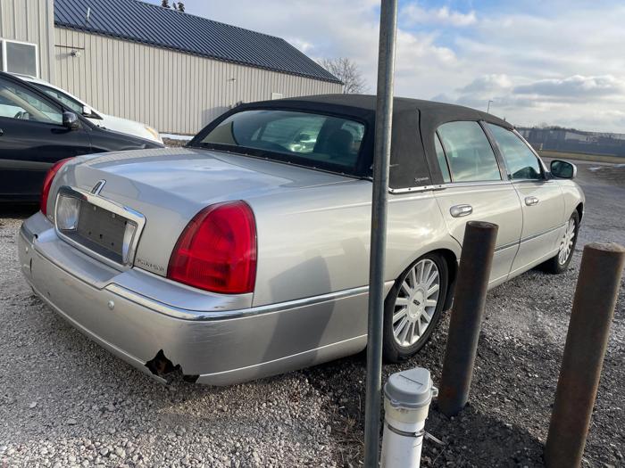 2005 lincoln town-car with 210142 miles for sale near elk-river, minnesota b71b770b290f402ca068623cfe9d0eb8.jpg
