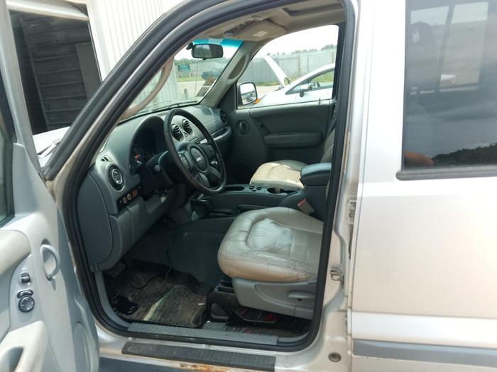 2005 jeep liberty sport-4wd with 136960 miles for sale near elk-river, minnesota b778163e7ce34bc3955c5c38defd3cec.jpg
