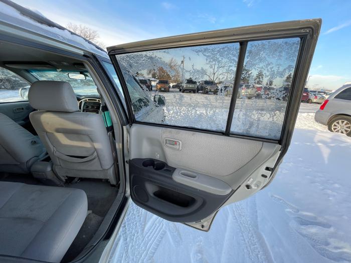 2006 toyota highlander limited-v6-2wd with 273929 miles for sale near fridley, minnesota b78eb8c4fb5244d48bfa7e3091edfeef.jpeg