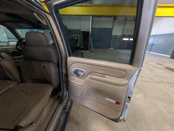 1999 chevrolet suburban k1500-4wd with 225203 miles for sale near elk-river, minnesota b7f43bbb718340f6a2a919cf2cff211b.jpg
